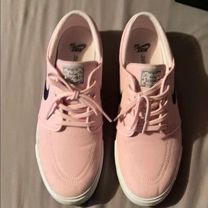 Size 11.5 janoski pink